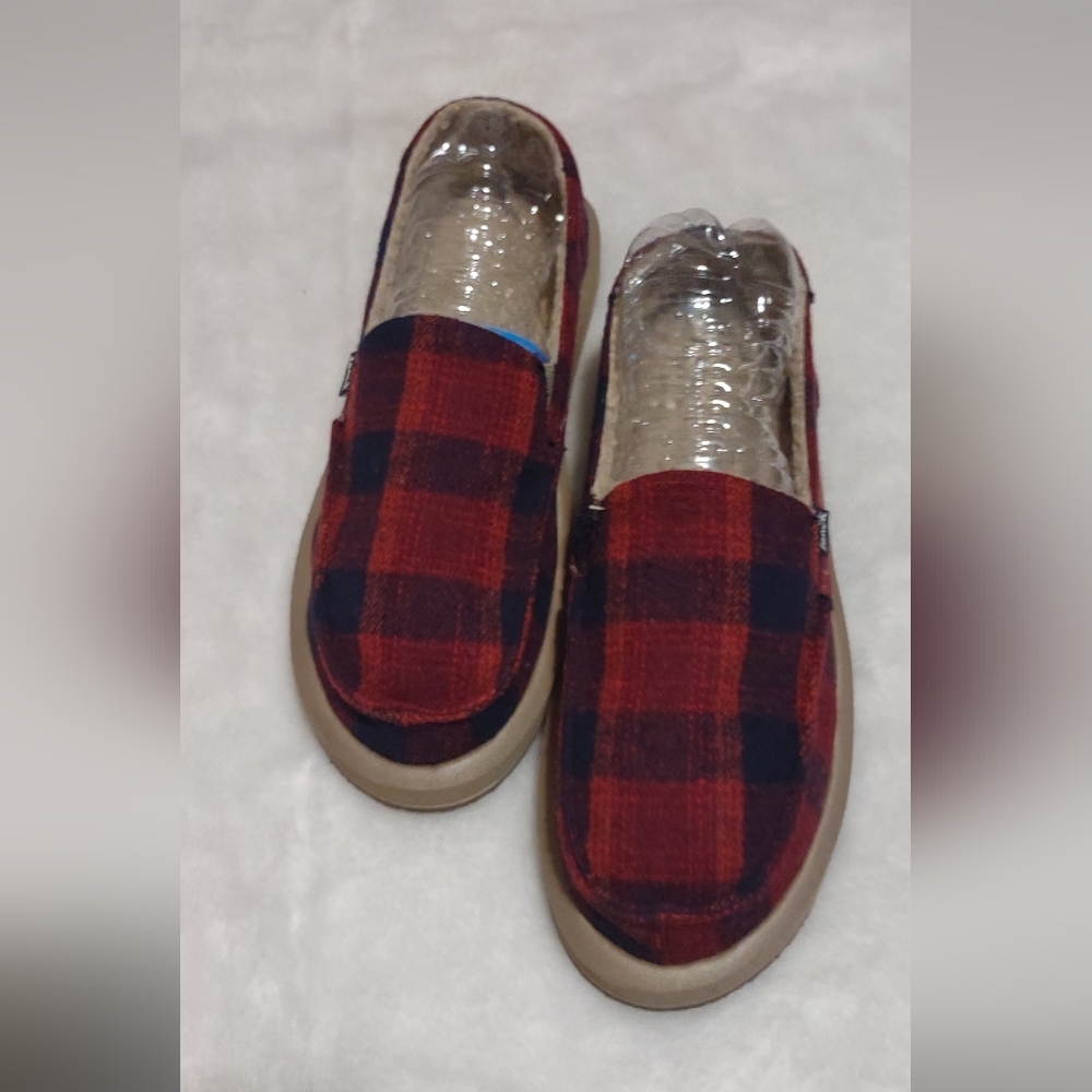 Sanuk women Red and Black Plaid Slippers